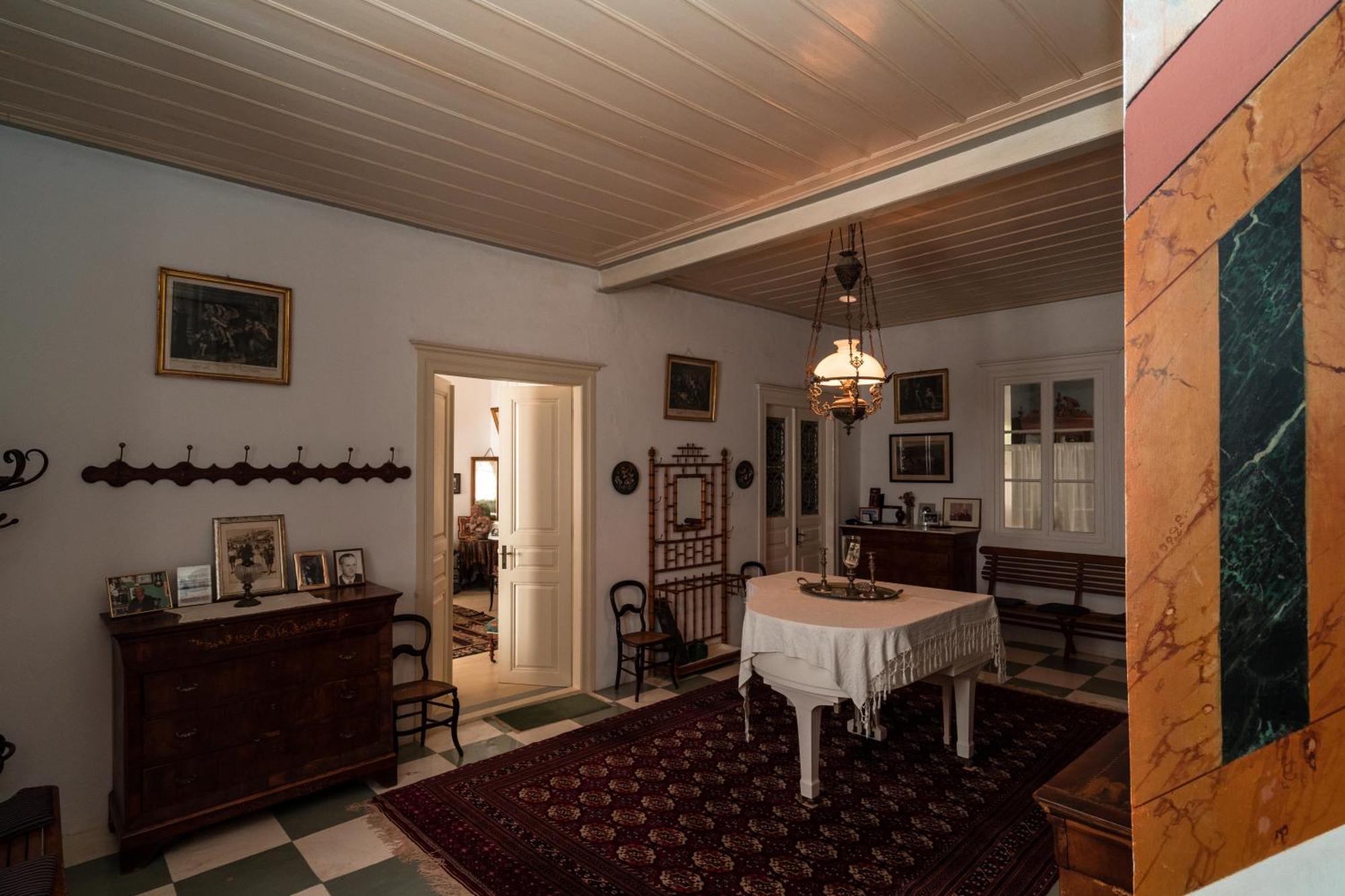 Rafalias Mansion Гідра Екстер'єр фото